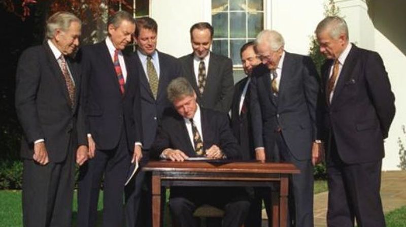 Bill-Clinton-RFRA-Signing-Cropped.jpg