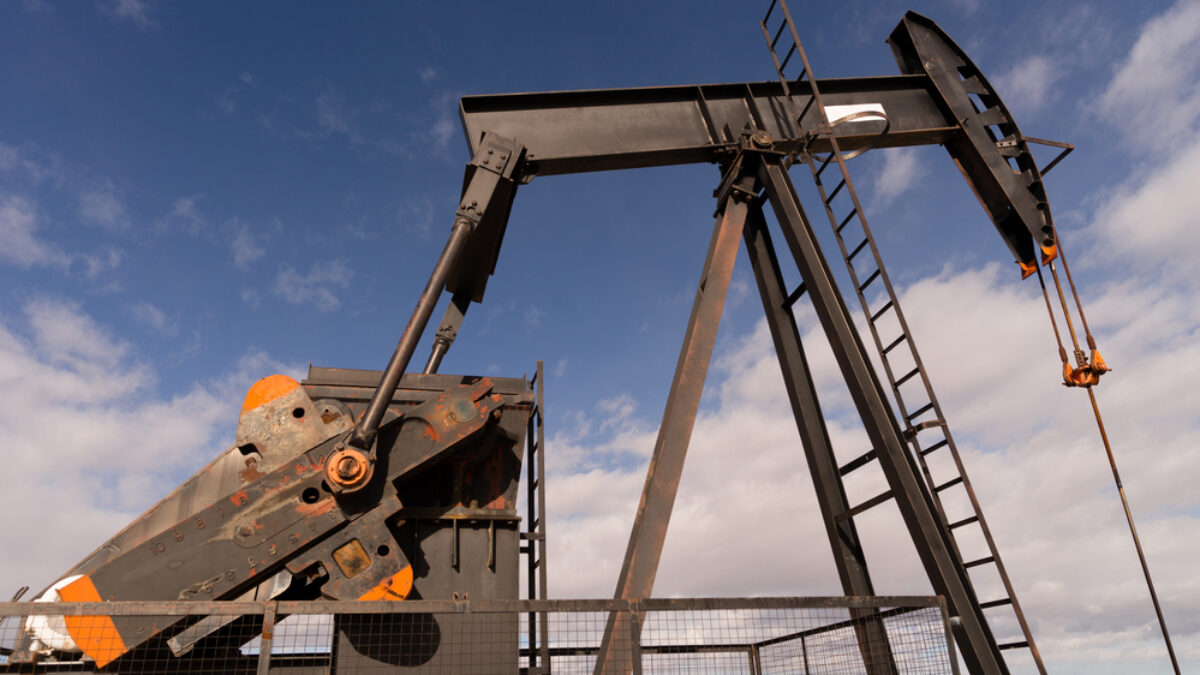 oil rigs drilling