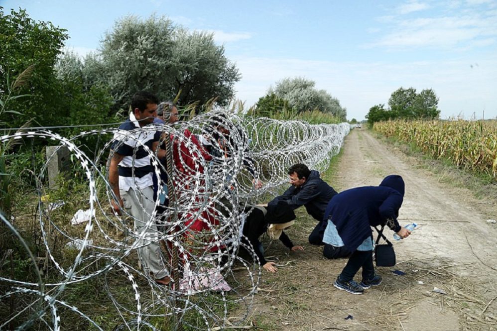 https://thefederalist.com/wp-content/uploads/2018/12/Migrants_in_Hungary_2015_Aug_018-998x665.jpg