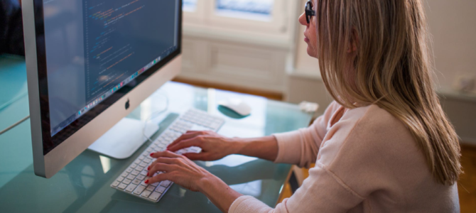 women working on computer, career women