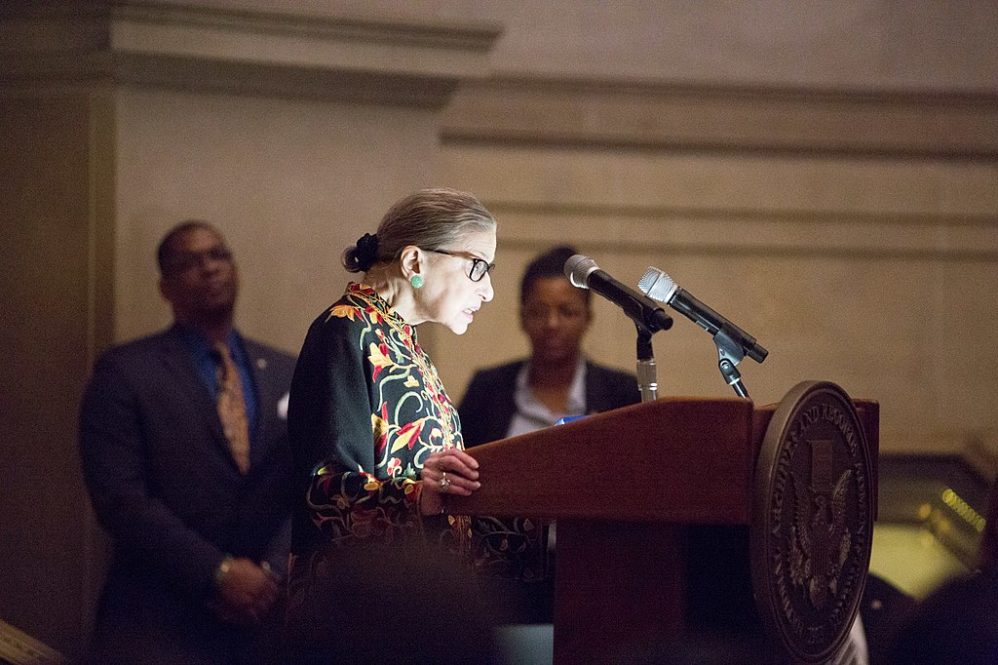 1024px-Ginsburg_speaks_at_naturalization_ceremony_2018_44580901170-998x665.jpg