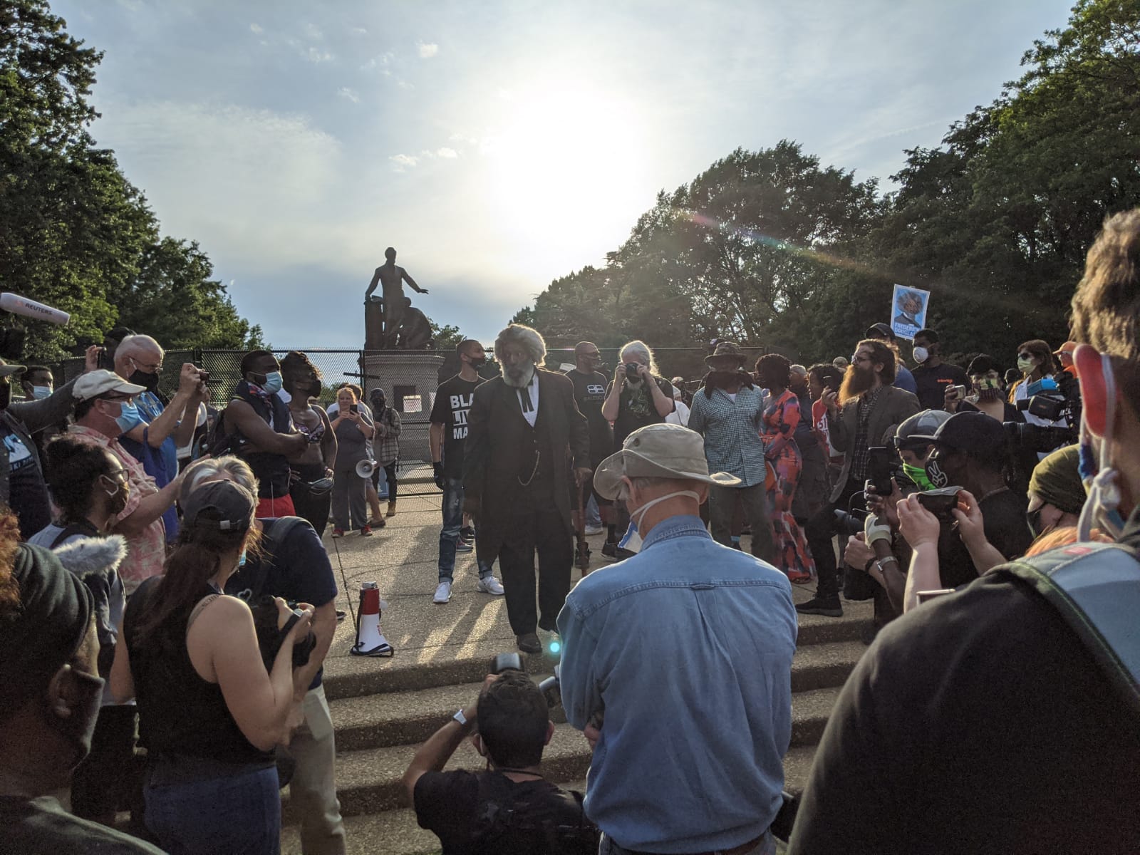 A Frederick Douglass reenactor speaking to the protesters in character. Photo by Christopher Bedford/The Federalist.