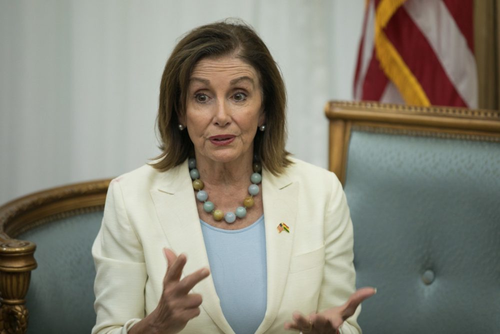 After Fining Gop For Not Wearing Masks Pelosi Goes Maskless In Crowd