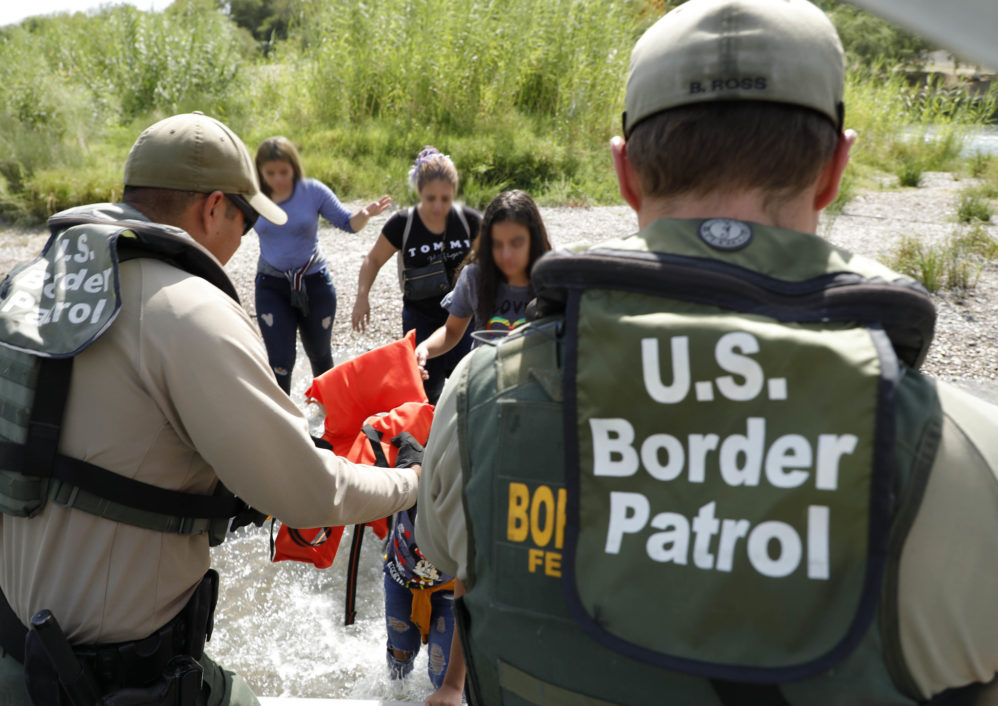 Border Patrol Is So Overwhelmed That Nearly 1000 Migrants A Day Are Crossing Unpursued