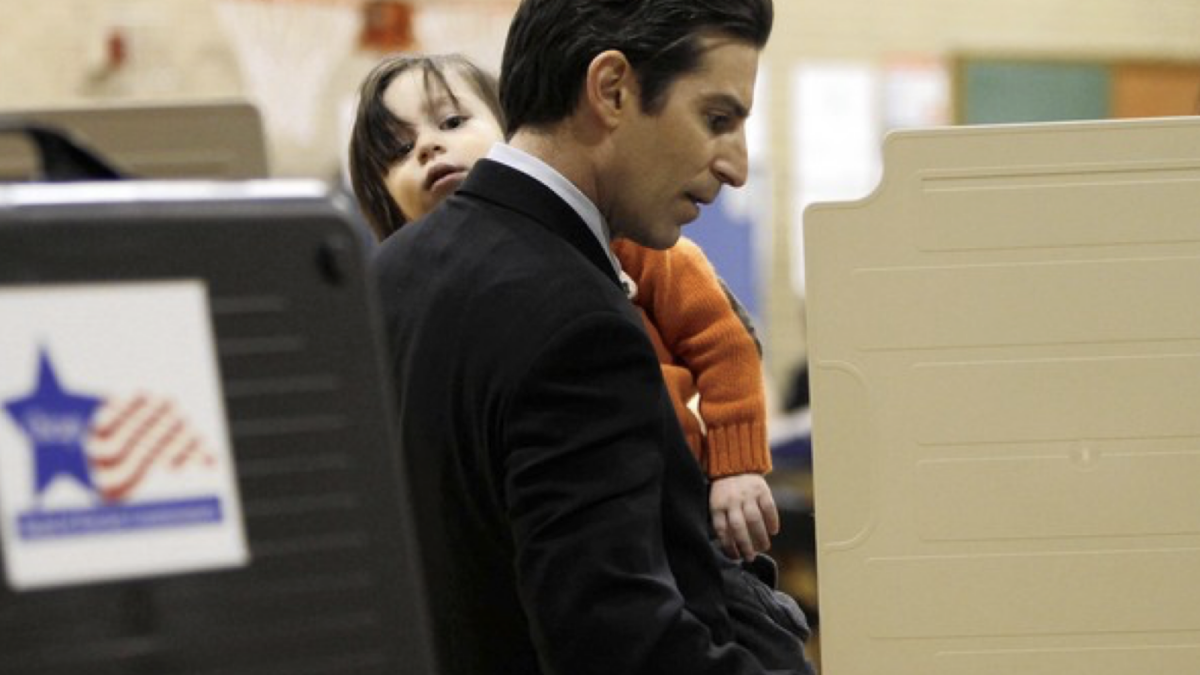 Man voting