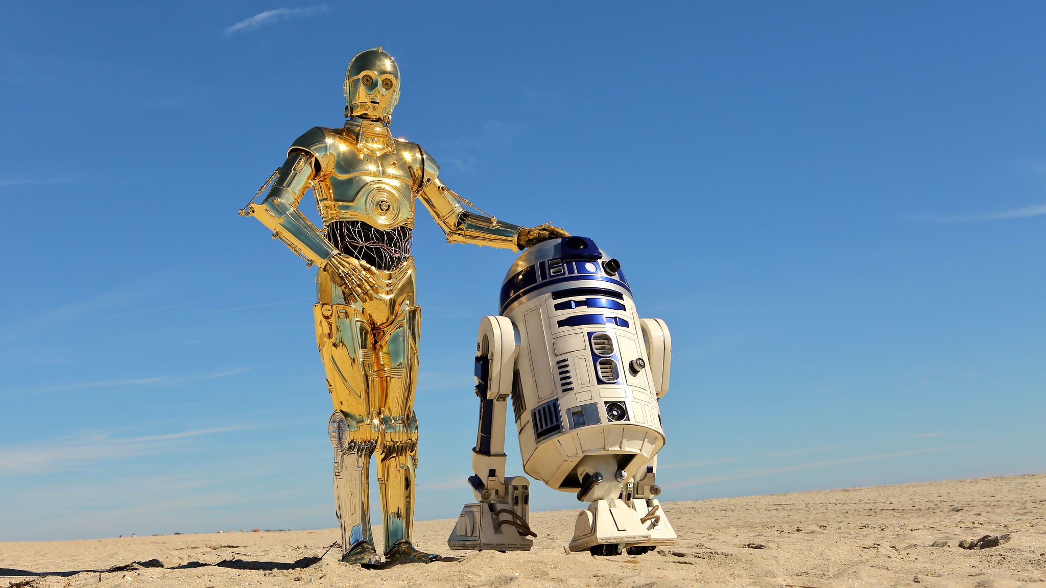 Как зовут робота. C3po Звездные войны. Звёздные войны робот c3po. Си3пио и р2д2. R2d2 робот Звездные войны.