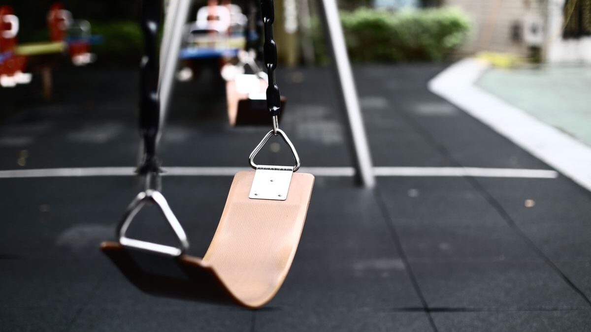 Empty swing