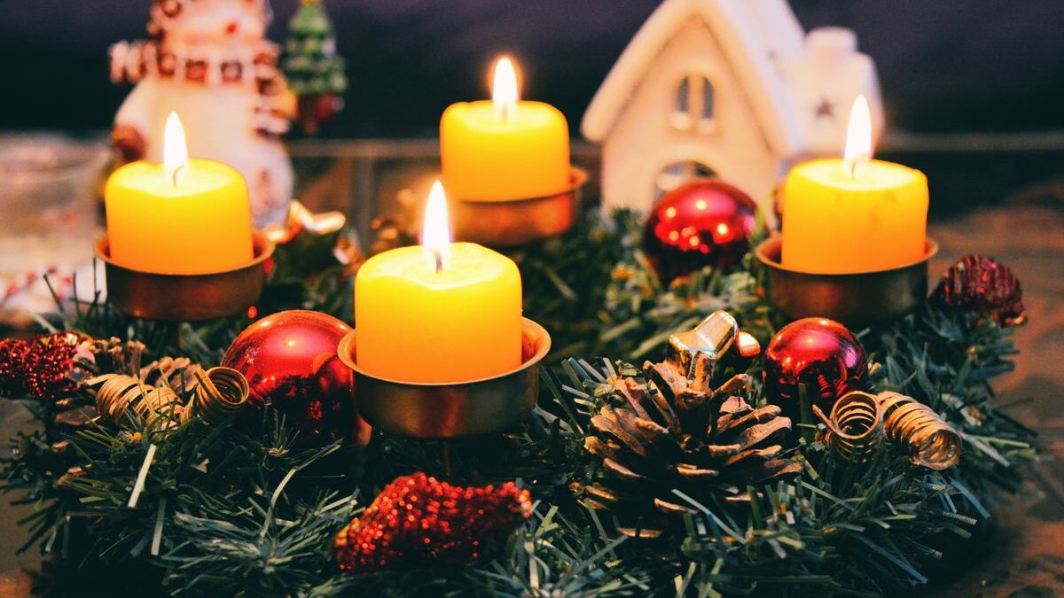 Christmas display with candles and a wreath.