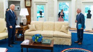 Biden and Fauci talk in White House