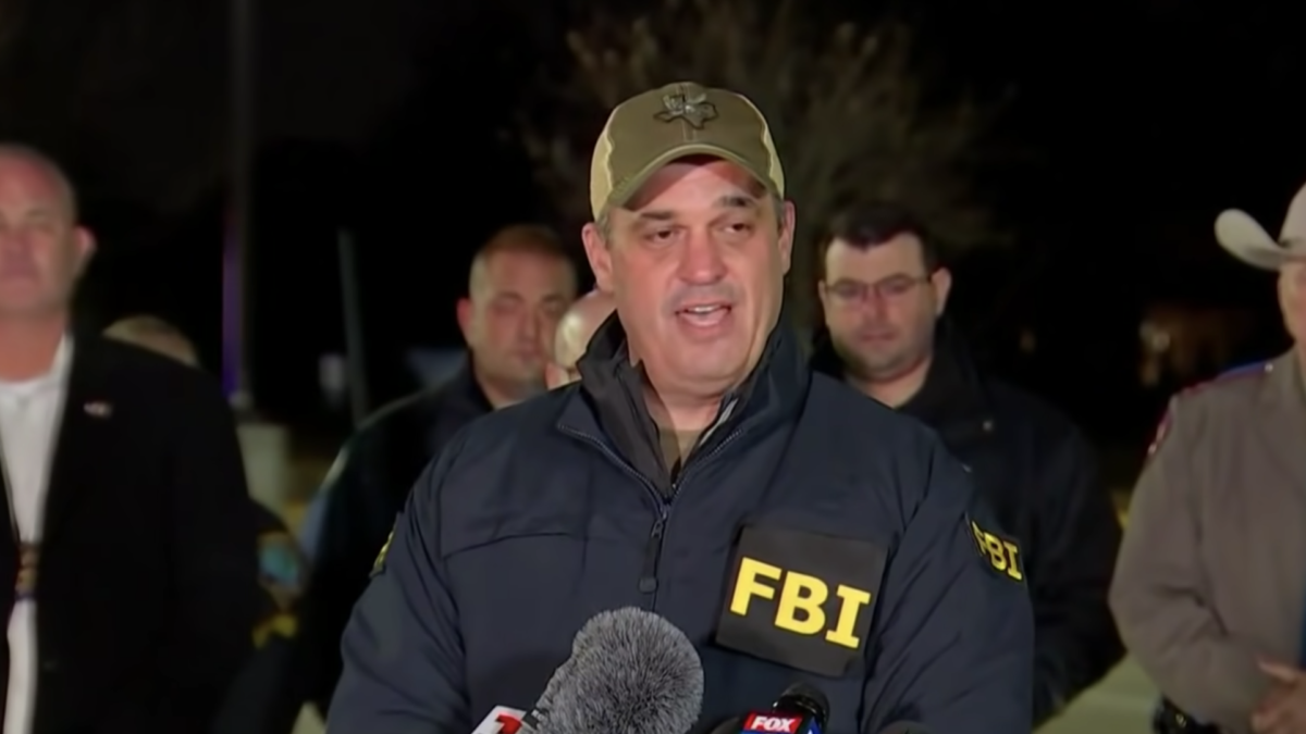 FBI agent briefs media after hostage situation