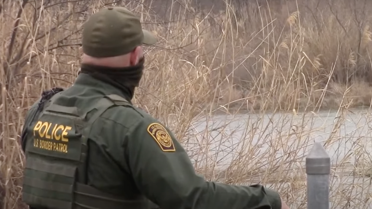 Border Patrol, CBP apprends illegal aliens at Southern Border