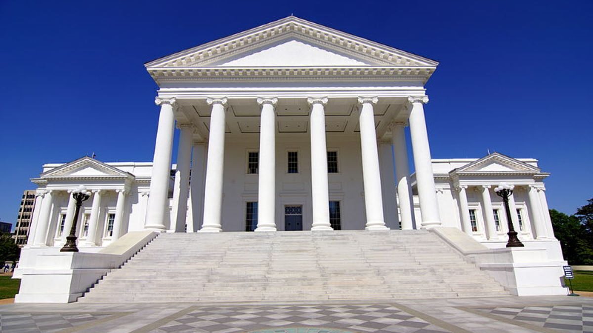 the Virginia Capitol Building on a clear-sky day