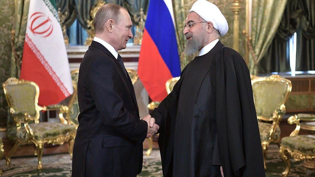 Putin shakes hands with Iran president