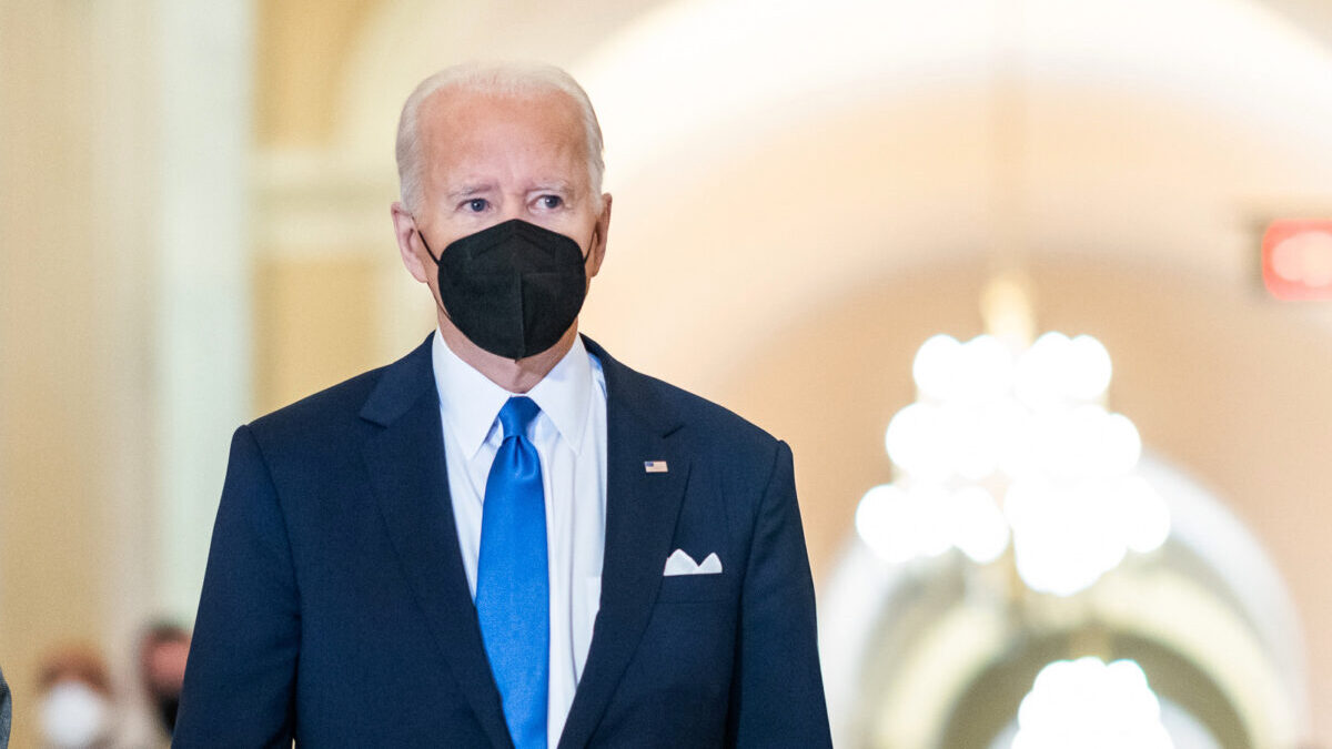 Joe Biden wearing a mask