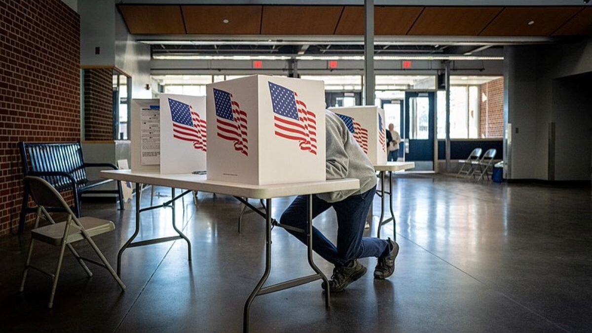 Someone voting in Iowa during the 2020 election