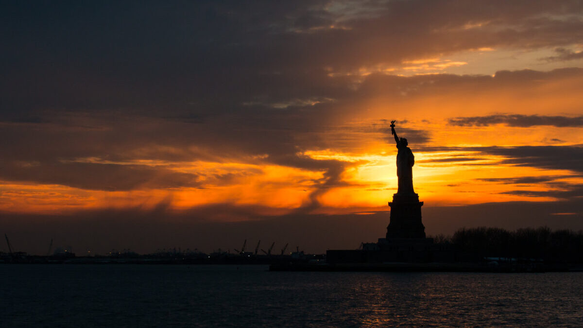 Sunet over the Statue of Liberty. Daniel Perez Sutil/Flickr.