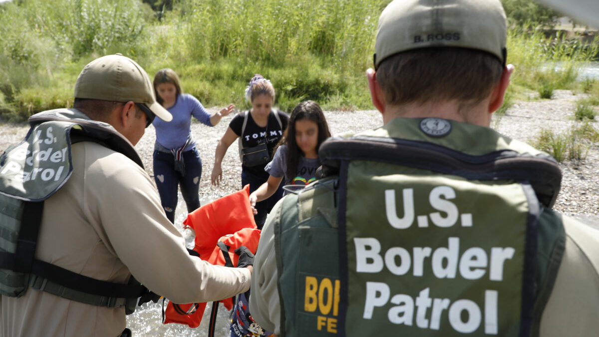 illegal border crossings skyrocketed in March