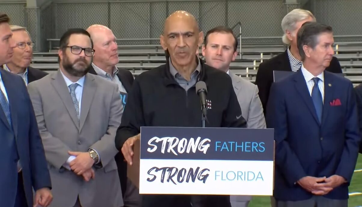 Dungy stops by to put in a word for 'Dad'