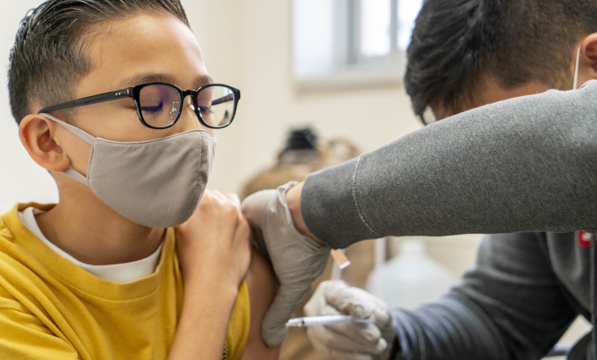 Admitting Benefits Fade, Fauci Pushes Boosters For Low-Risk Kids