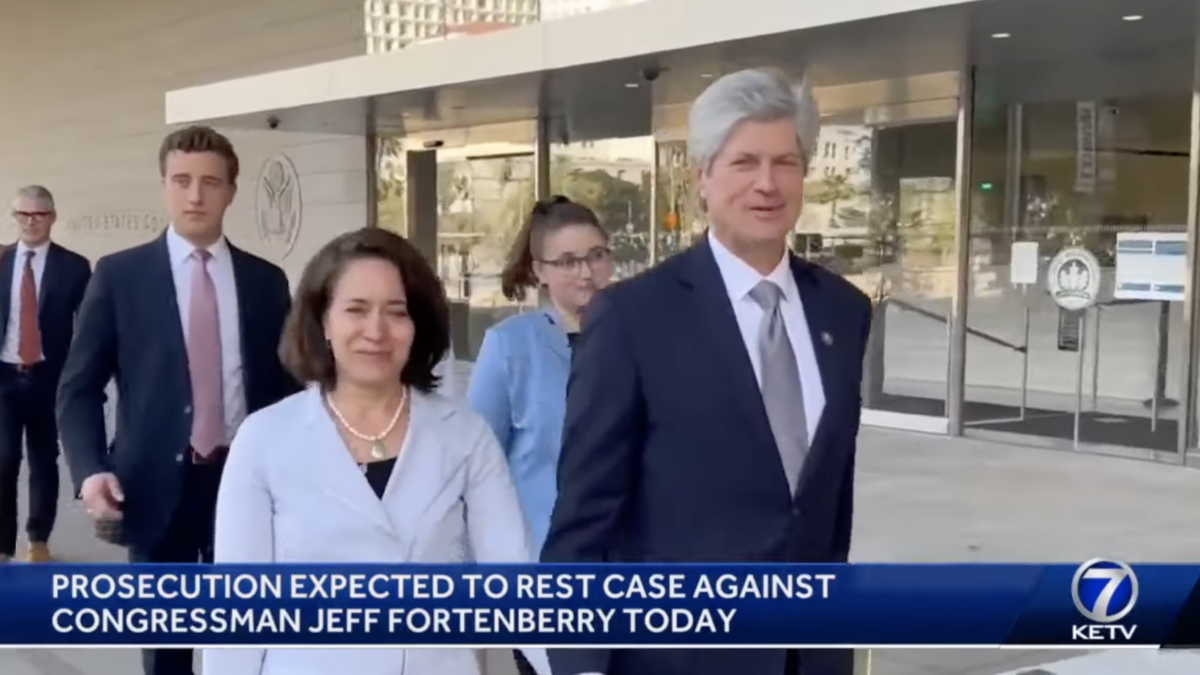 congressman walks out of courthouse with wife