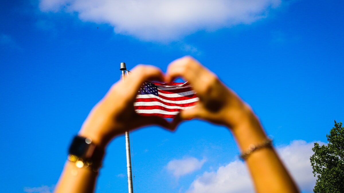 heart USA flag