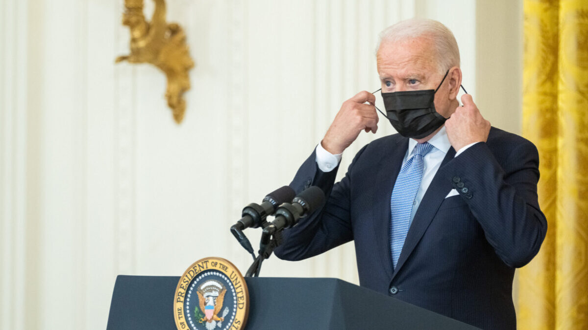 Joe Biden takes off mask