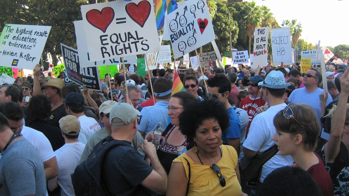People protesting in support of gay marriage