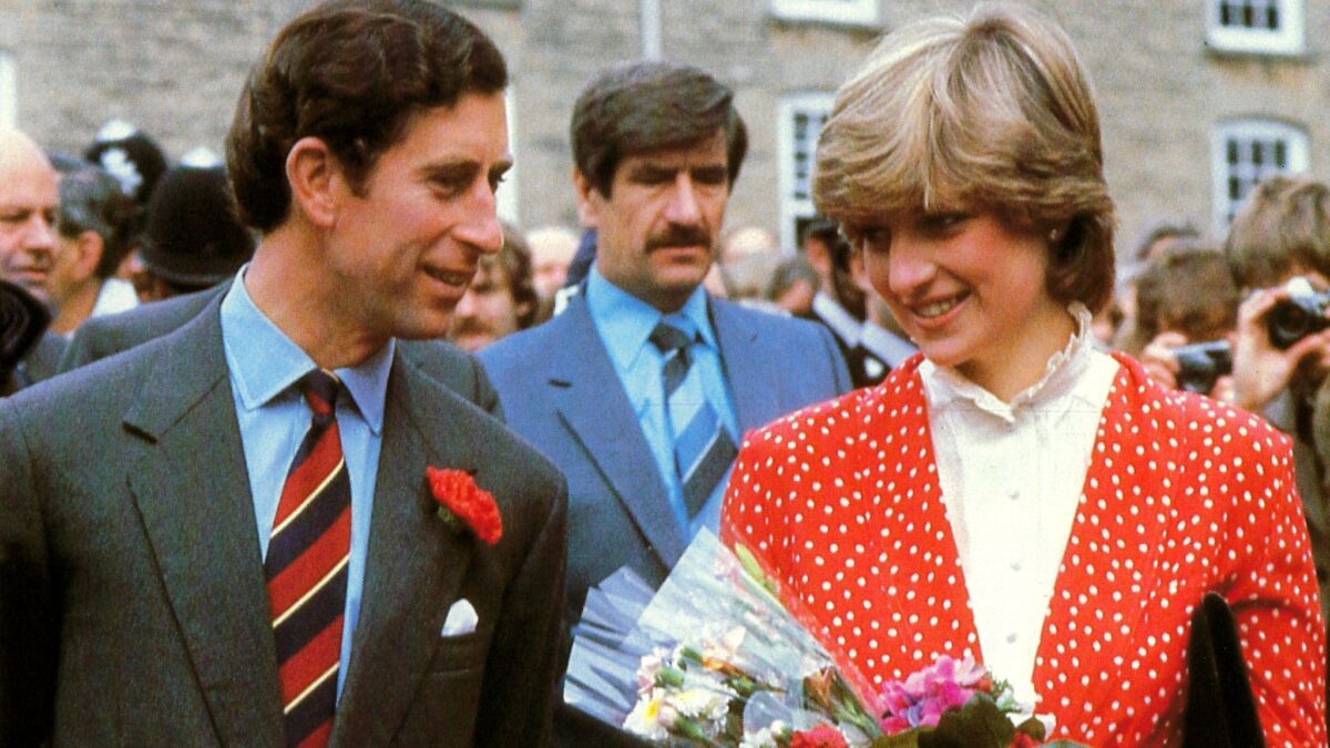 charles and princess Di greeting subjects outside