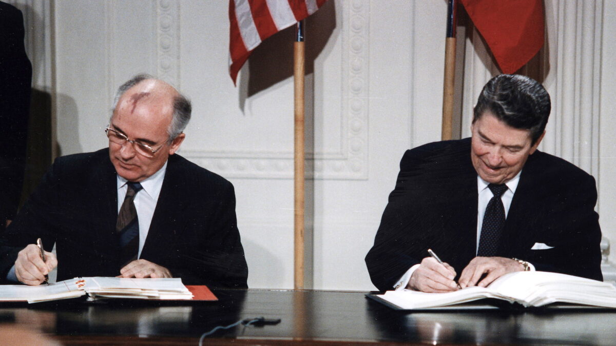 Mikhail Gorbachev and Ronald Reagan singing treaty