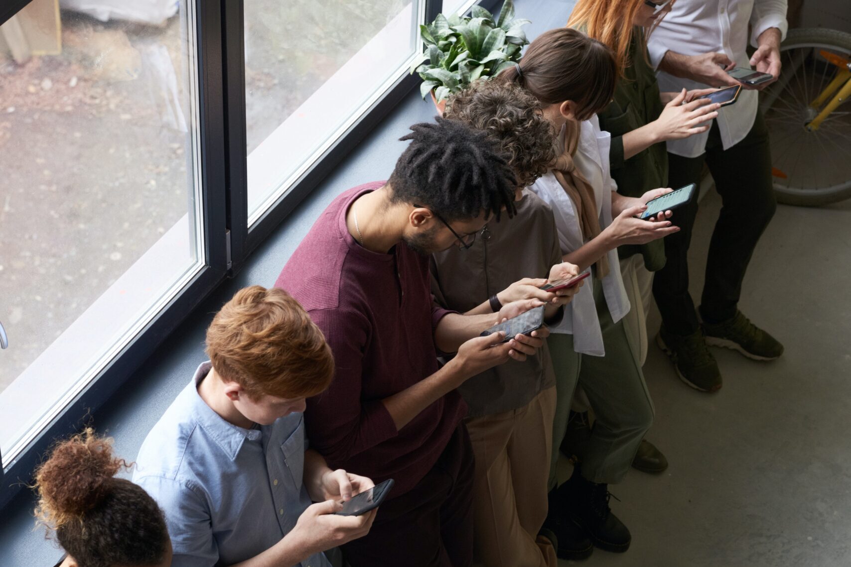 Would You Ditch Your Smartphone For Money? New Scholarship Bets Students Will — Here’s Why It’s A Great Idea