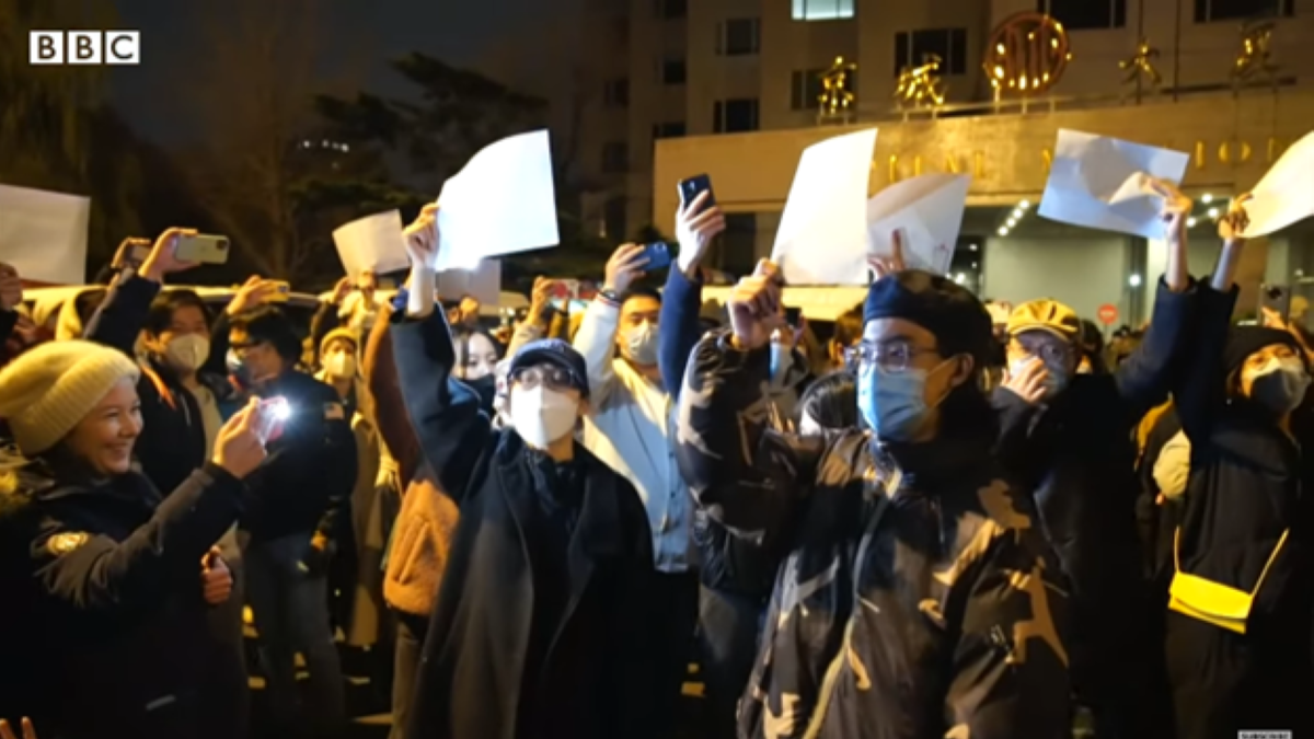 Chinese protesters demonstrating over CCP lockdowns