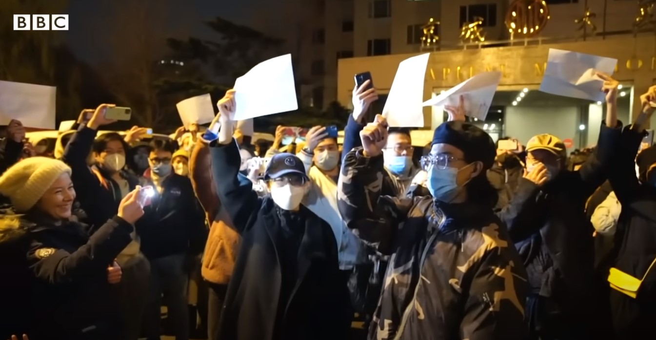 People-in-China-protesting-zero-Covid-po