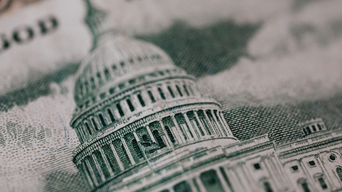 U.S. Capitol on the back of a banknote