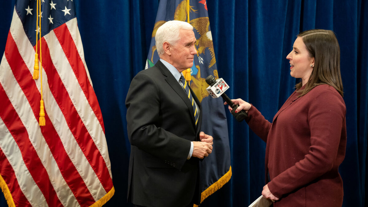 Mike Pence Pandering to D.C. Media Is Pathetic and Disqualifying - Vimarsana News
