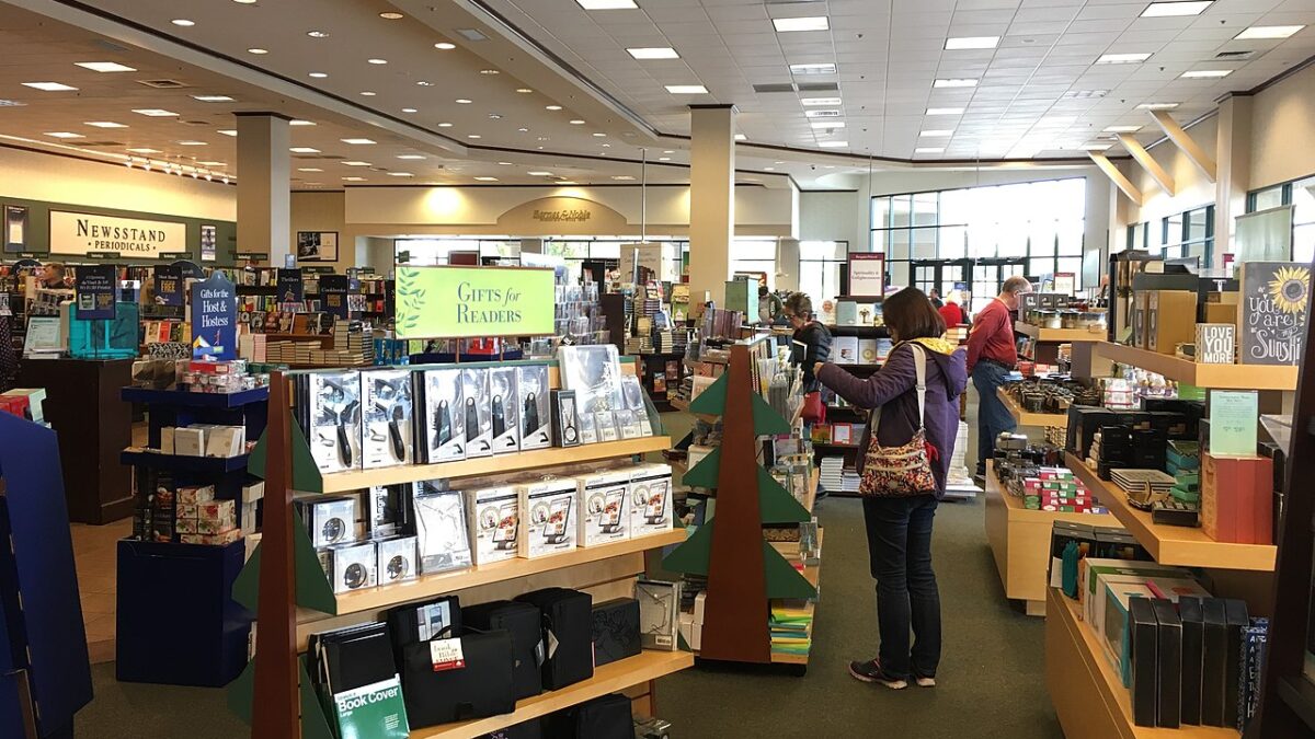Barnes and Noble store