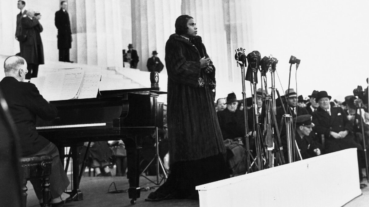 Marian Anderson on the steps of the Lincoln Memorial singing during the March on Washington