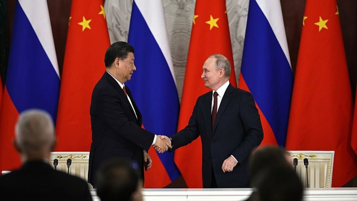 Xi Jinping and Vladimir Putin holding a press conference