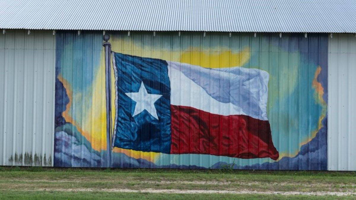 A mural of the Texas flag on the side of a building