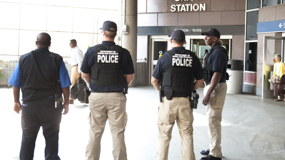 Members from Amtrak police, Transportation Security Administration and local law enforcement agencies participate in Operation RAILSAFE at Washington, D.C.'s Union Station, Sept. 3, 2015.