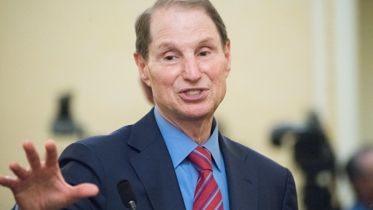 Emails Show Ron Wyden's Office Lied About IRS Whistleblower 'Backing Out' Of Senate Meeting - Vimarsana News