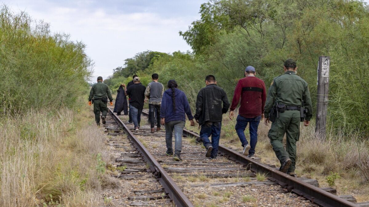 illegal border crossers escorted by border patrol
