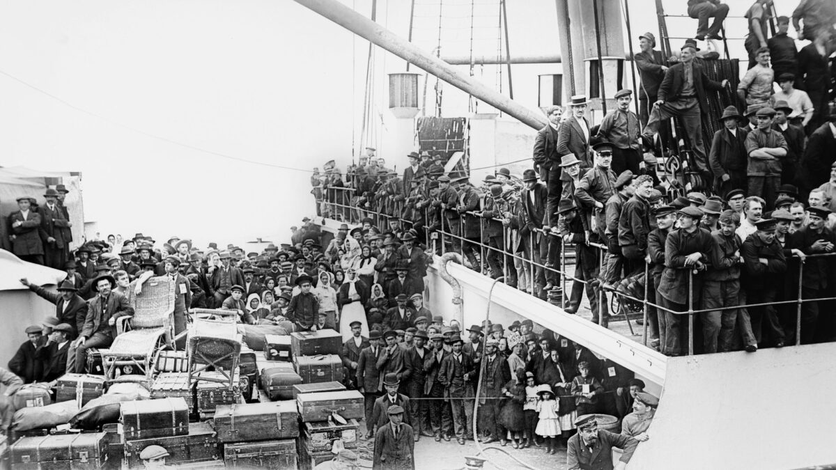 european immigrants at Ellis Island
