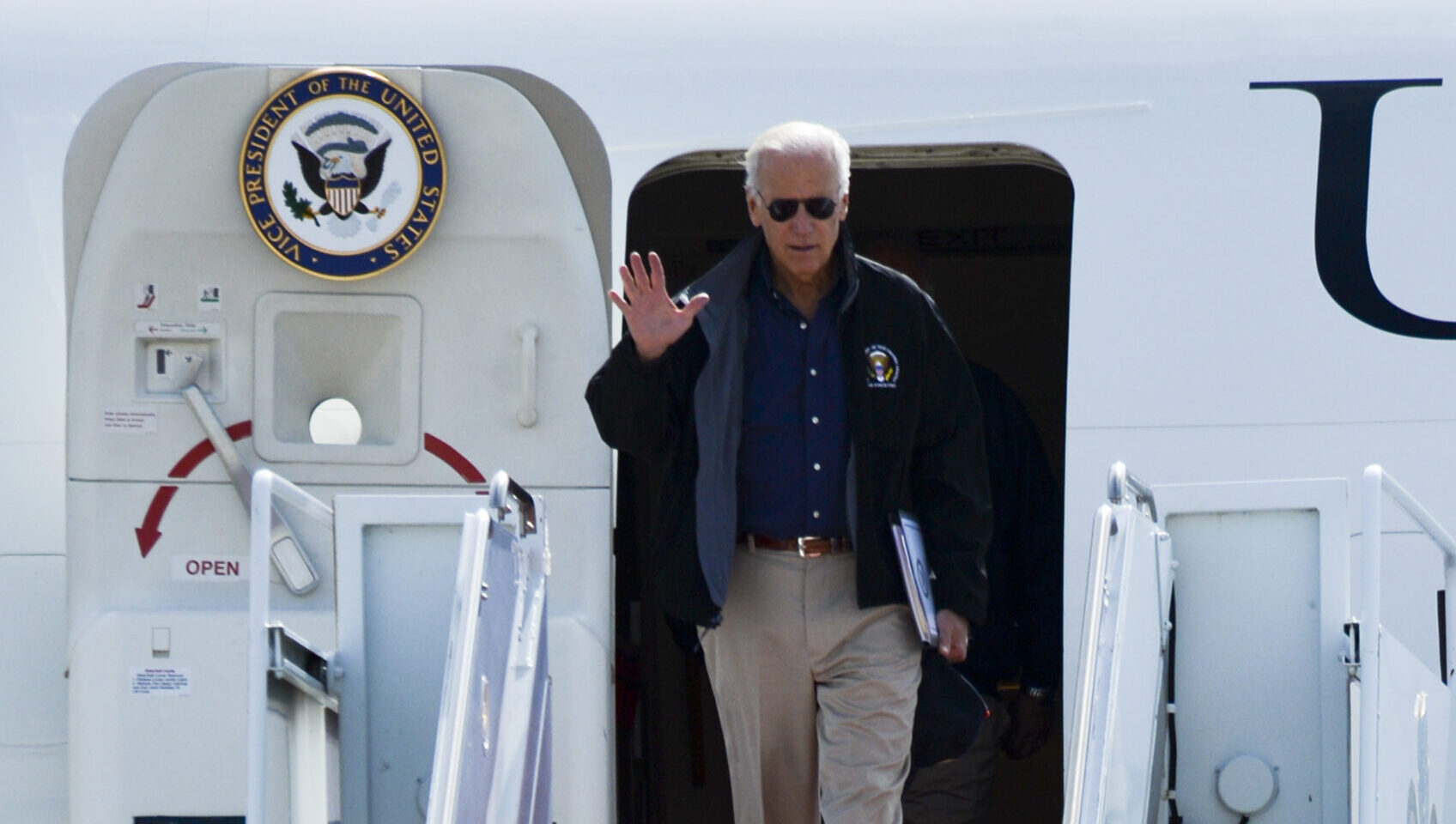 Oversight Committee requests Hunter Biden’s Air Force Two flight logs for family business purposes.