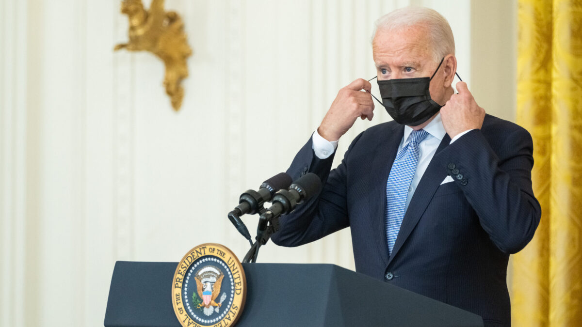 President Joe Biden wears mask
