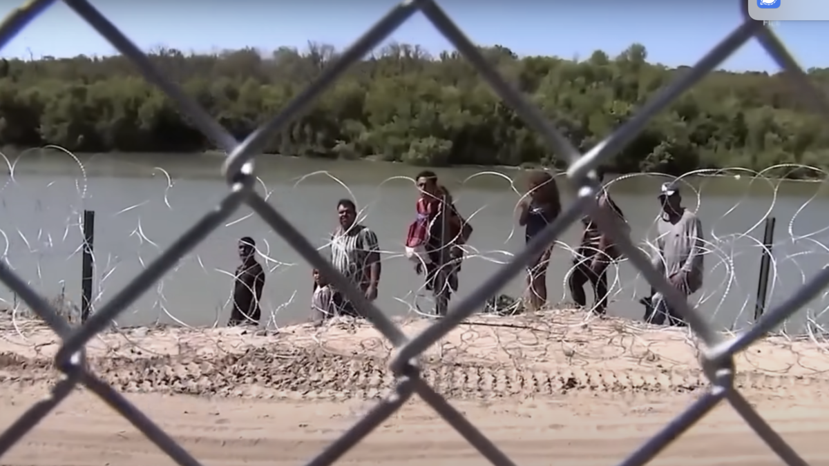 illegal border crossers in Eagle Pass, TX