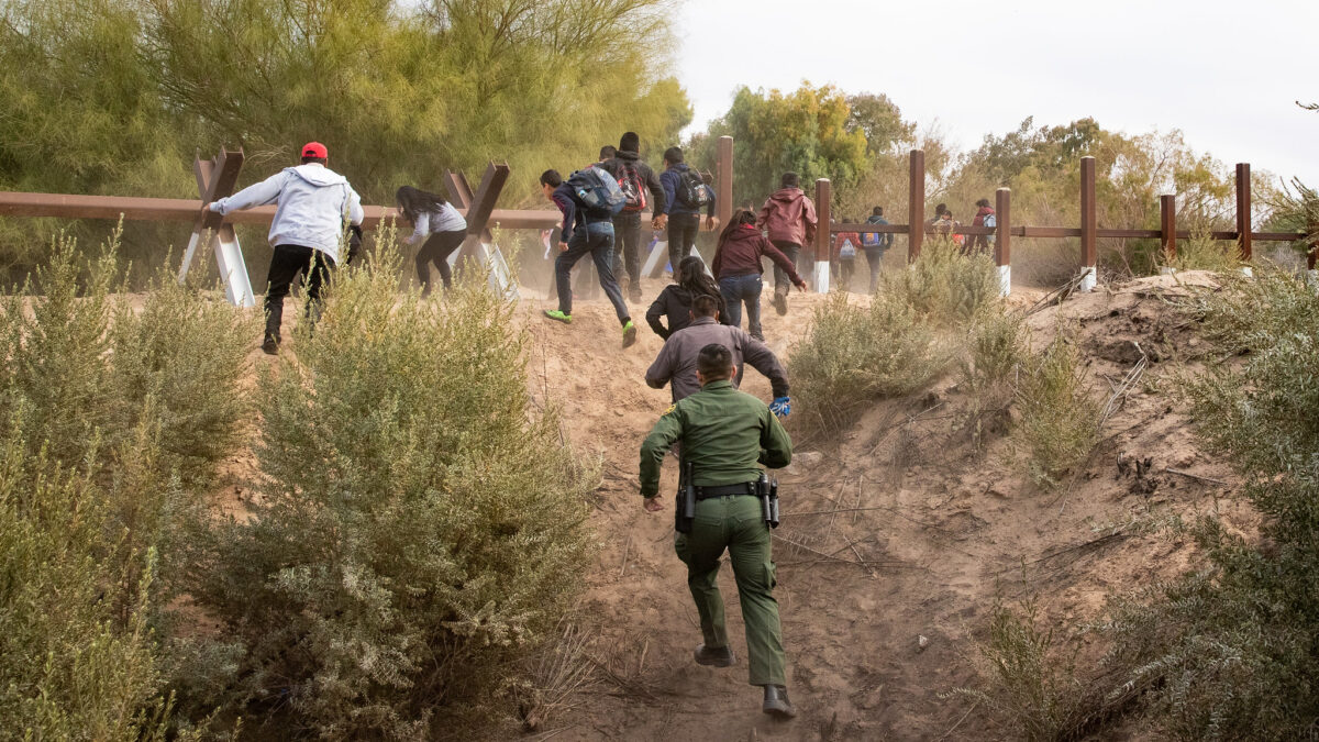 migrants flee at southwest border