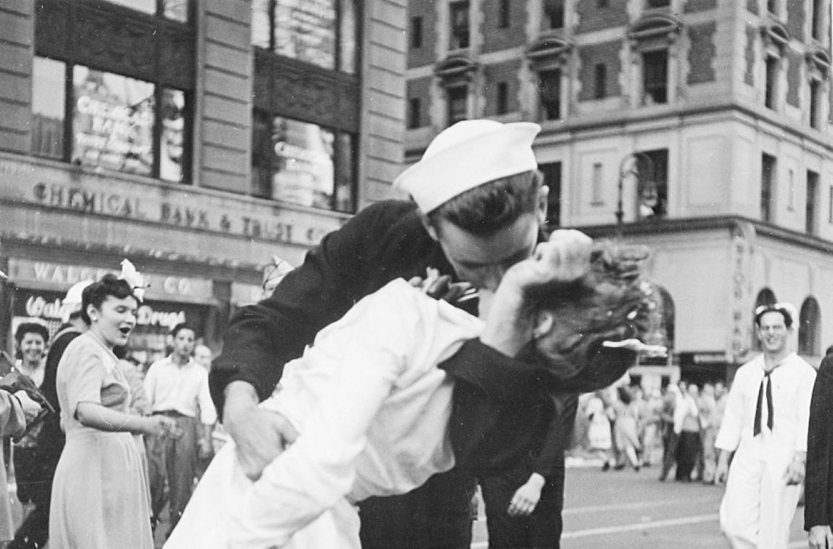 VA Axes Secret Plan To Hide Iconic V-J Day Photo Over Lack Of ‘Inclusivity’