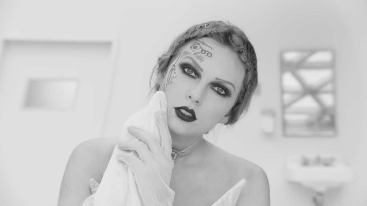 Taylor Swift in music video black and white