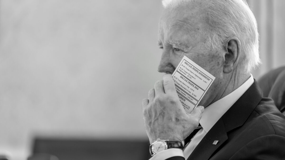 Black and white picture of Joe Biden holding schedule card
