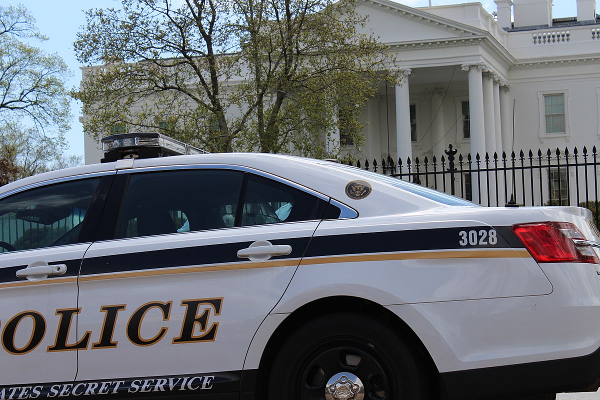 Report: Secret Service Broke Into A Salon To Use The Toilet